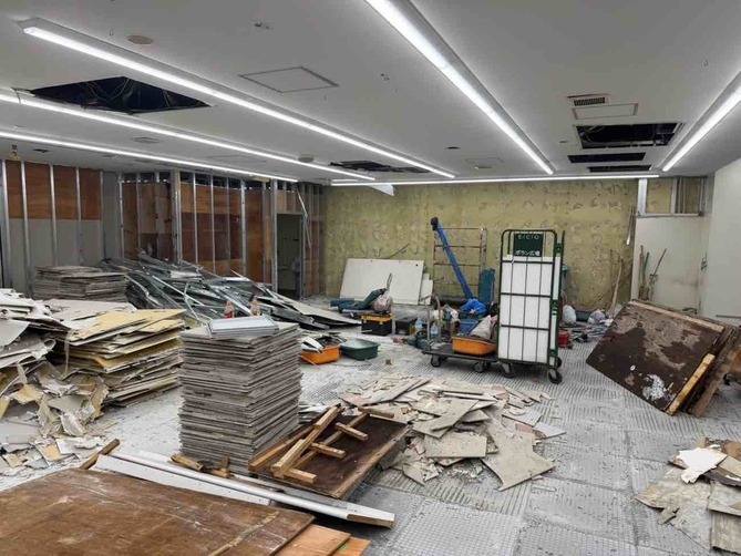 2026/02/17の解体状況：壁造作撤去