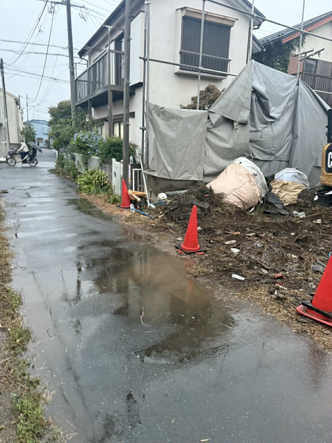 2026/09/30の解体状況：基礎ガラ搬出、混合搬出