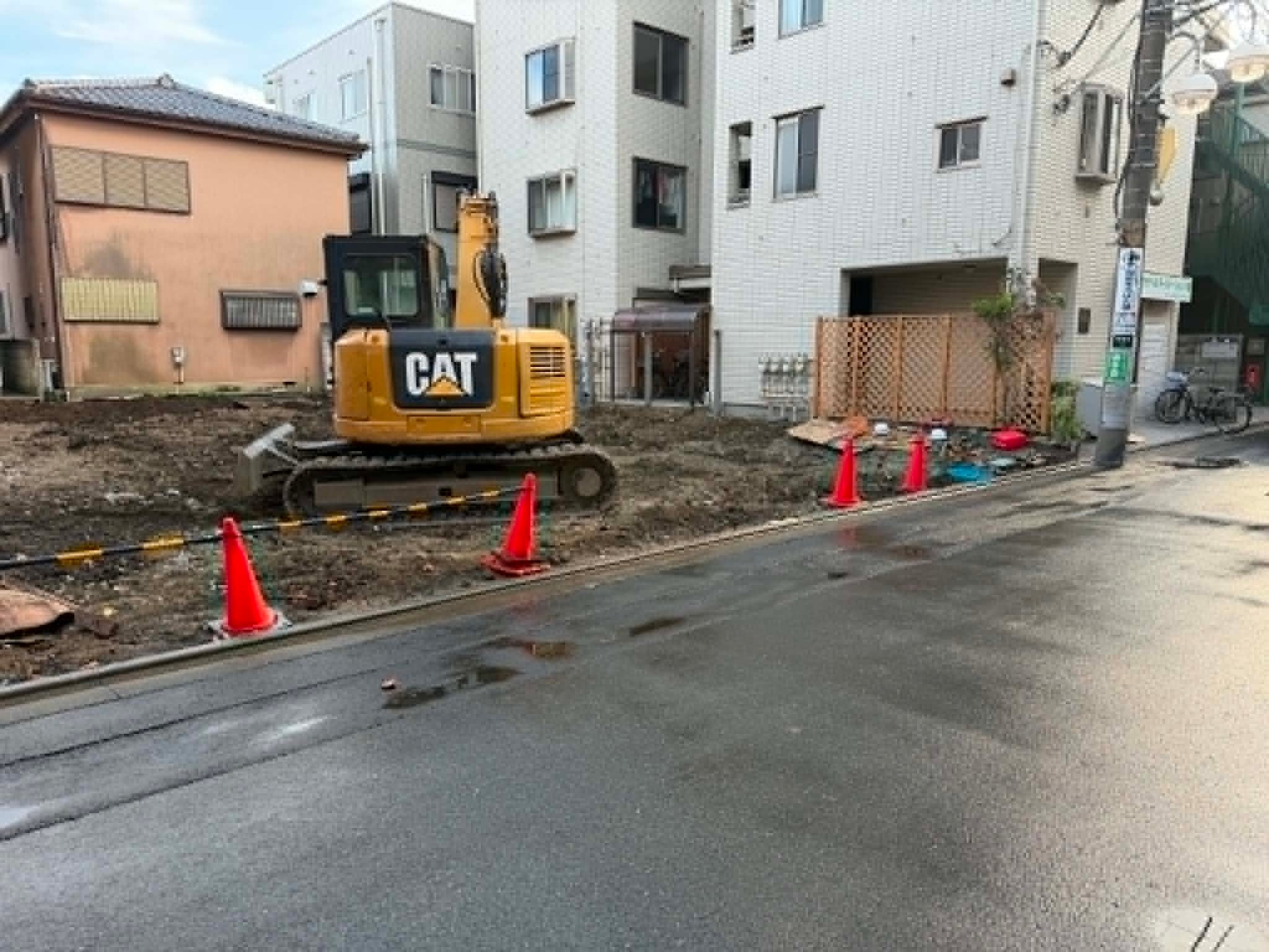 2026/10/15の解体状況：地中埋設物探り（スケルトン掘削）→売却に向けた商品化作業