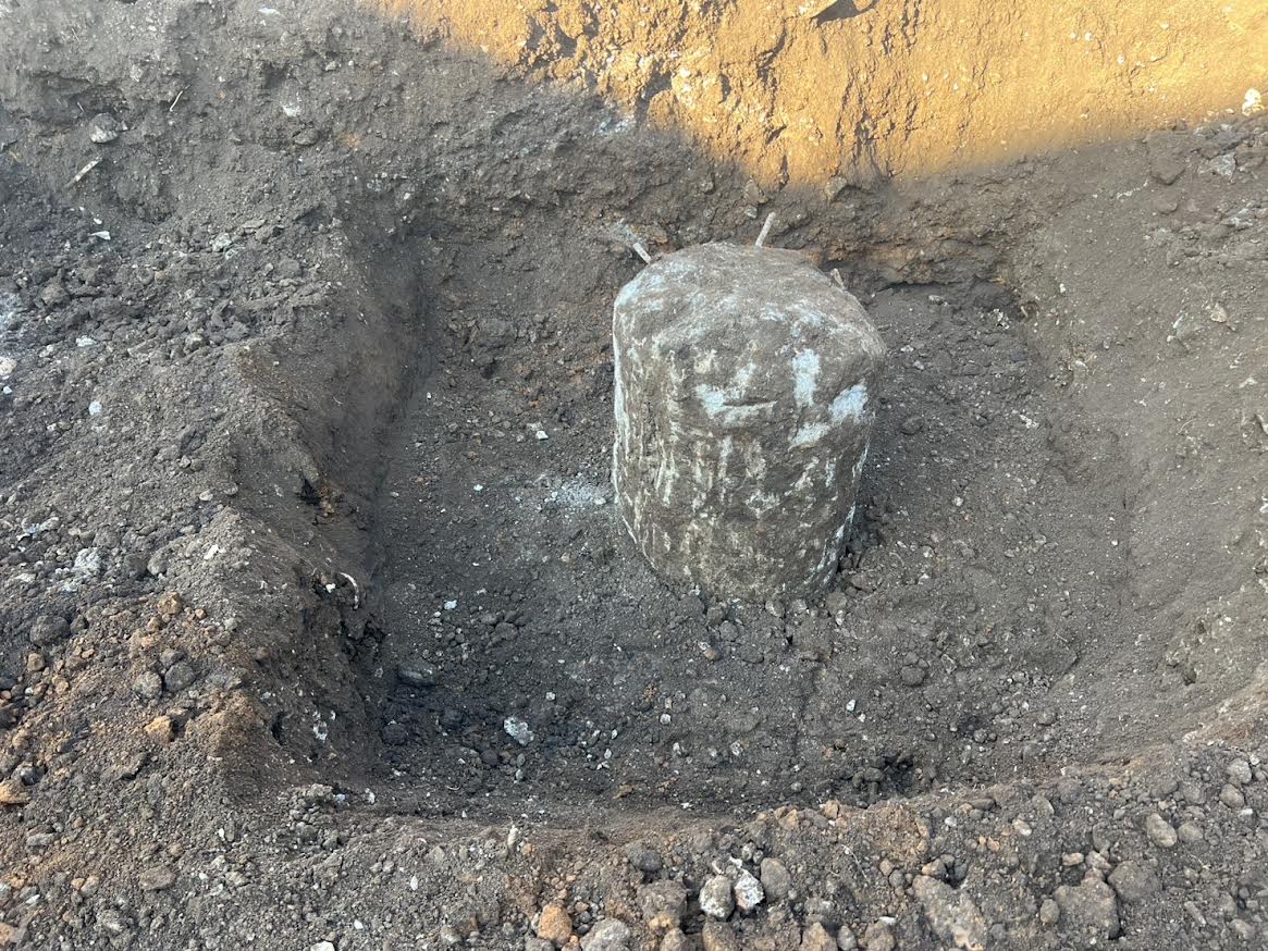 2025/12/22の解体状況：期間：12月1日〜12月6日　作業内容：鉄筋入りセメント系杭解体、搬出