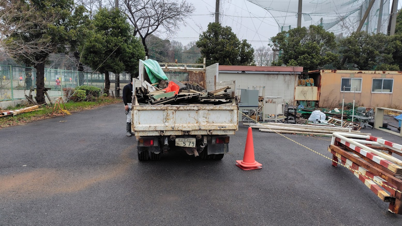 2025/12/26の解体状況：3トン車1台の発生材