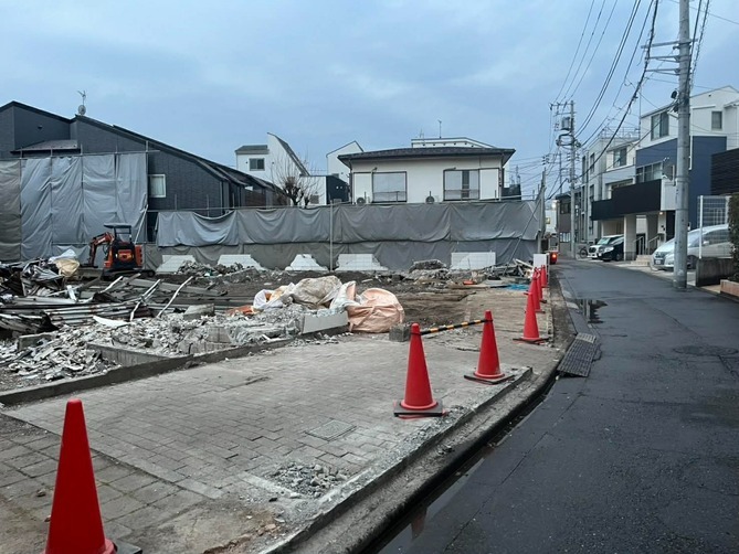 2026/06/01の解体状況：ヌノ基礎撤去<br>施工管理者による随時のクレーム対応（工事説明とお詫び）