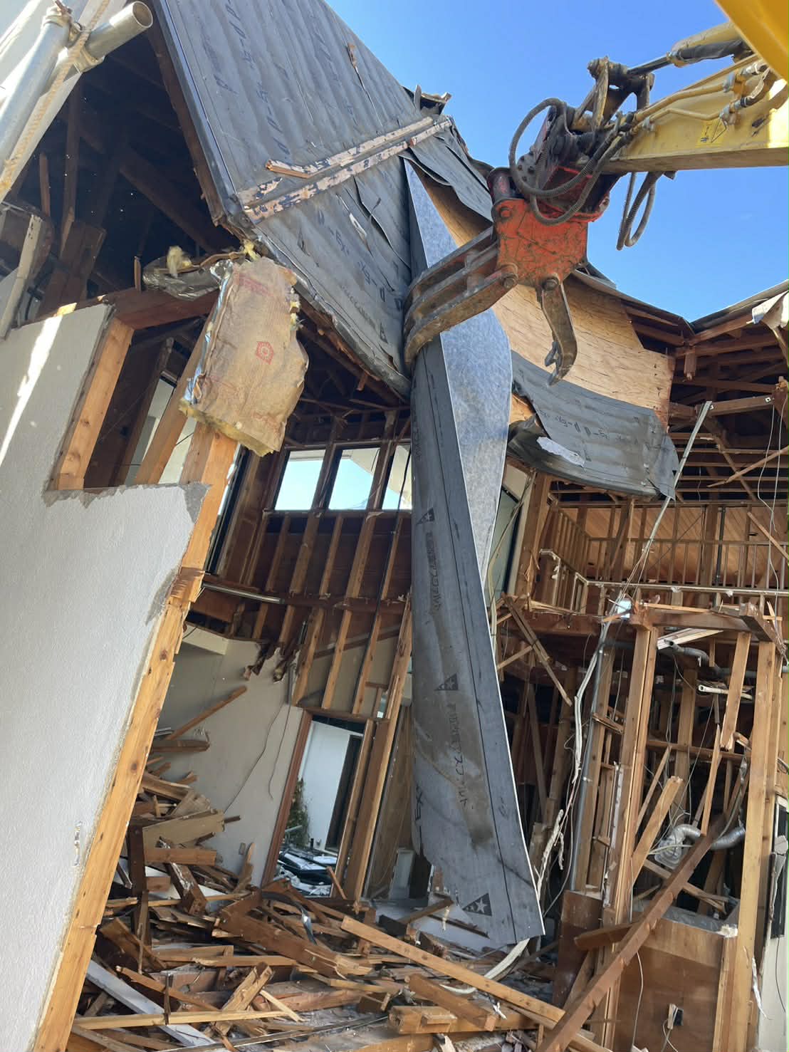 2025/12/10の解体状況：重機上屋撤去状況