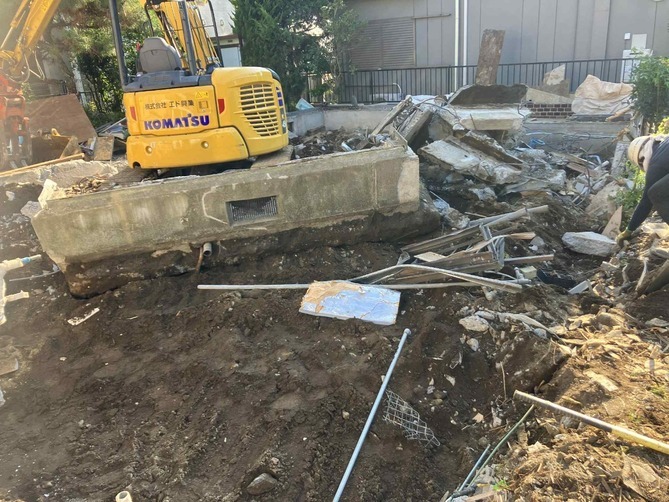 2025/10/20の解体状況：基礎撤去状況