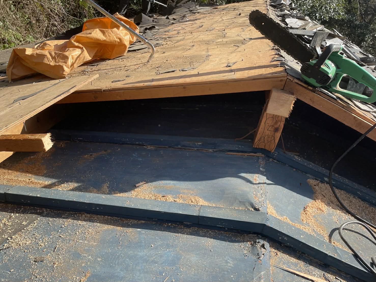 2026/04/20の解体状況：屋根落とし→二重屋根発覚