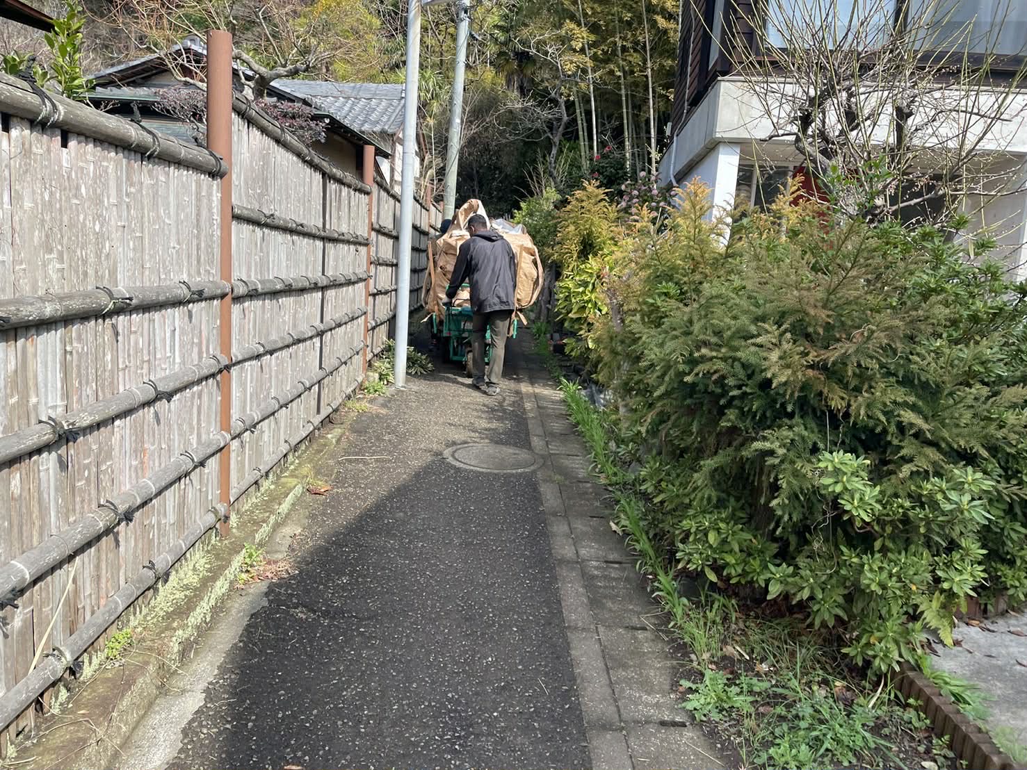 2026/04/20の解体状況：幅員１．２ｍ、２５０ｍの人力小運搬