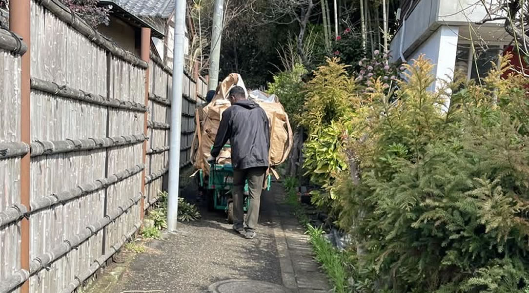 2026/04/20の解体状況：ひたすら２５０ｍの人力小運搬<br>ひたすら２５０ｍの人力小運搬<br>ひたすら２５０ｍの人力小運搬。。。