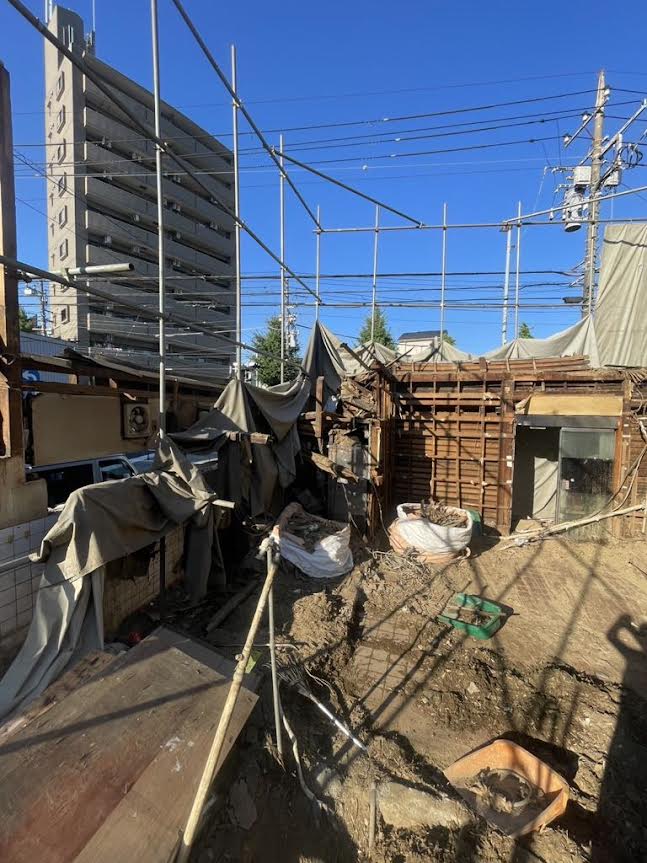 2026/05/18の解体状況：重機上屋壊し、基礎撤去