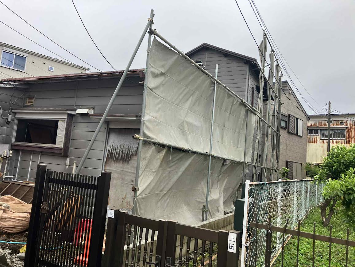 2025/06/30の解体状況：足場養生