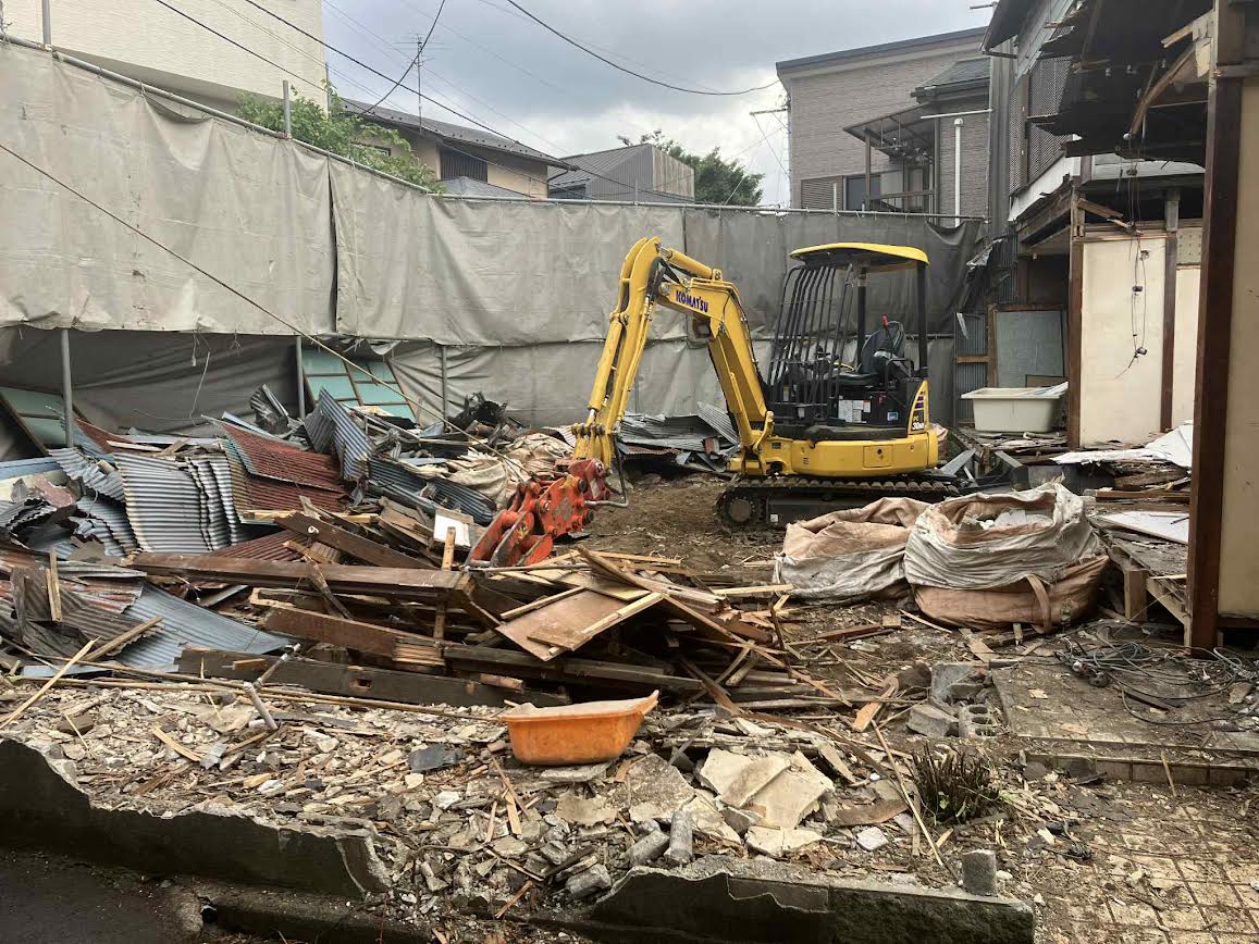 2025/06/30の解体状況：上屋重機解体、約６０メートルの人力運搬＋人力積込み