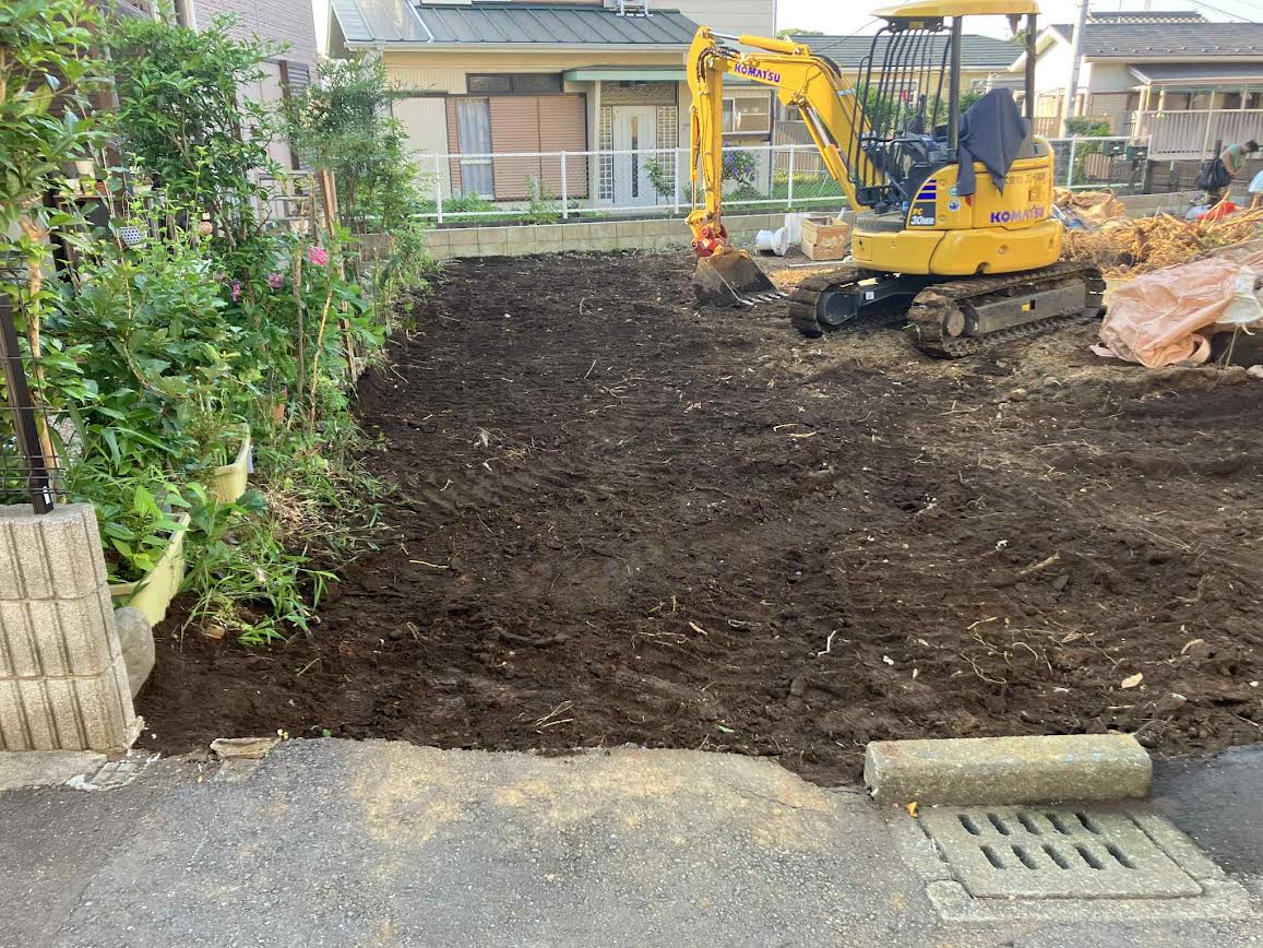 2025/06/30の解体状況：地中埋設物撤去、約６０メートルの人力運搬＋人力積込み