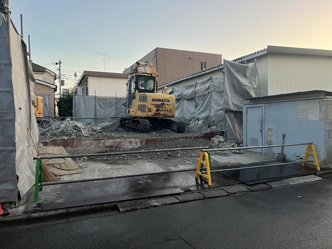 2025/12/22の解体状況：期間：11月10日〜11月15日　作業内容：建屋解体、発生材仕分け、搬出