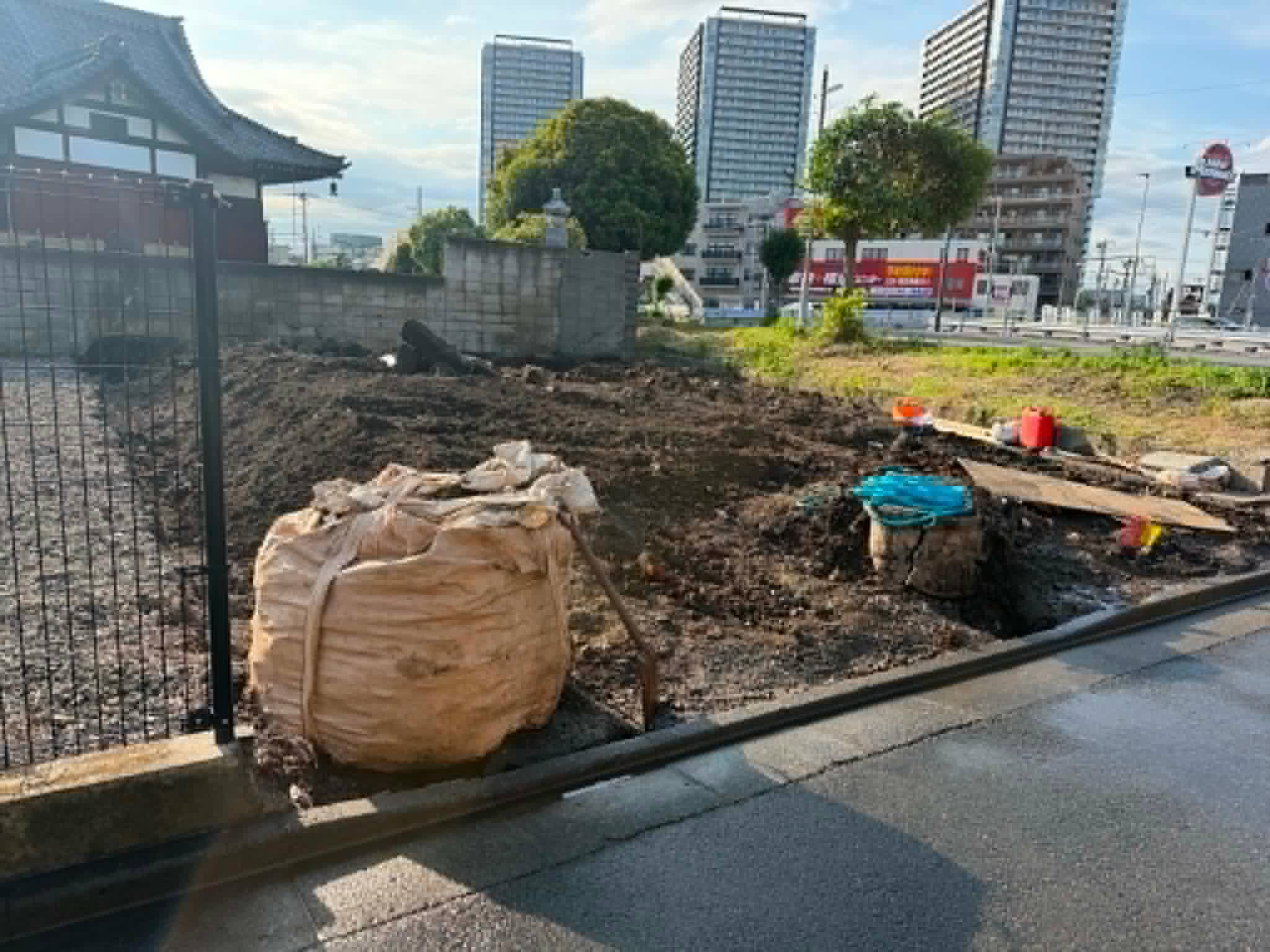 2026/06/19の解体状況：万年塀・ブロック塀撤去、資材等の撤収