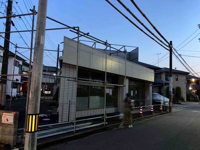 2025/10/10の解体状況：足場設置