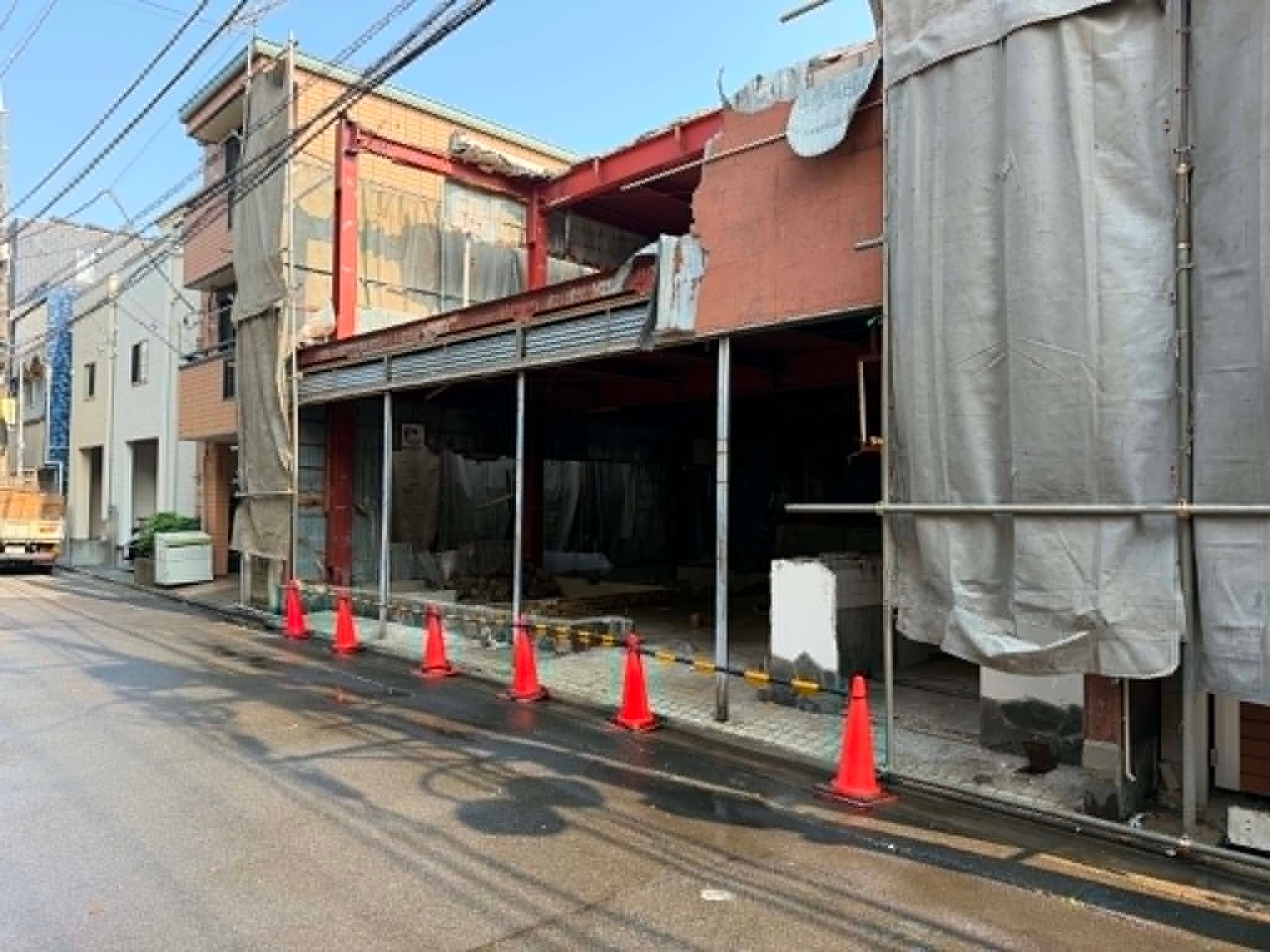2026/10/15の解体状況：重機搬入路を人力壊し