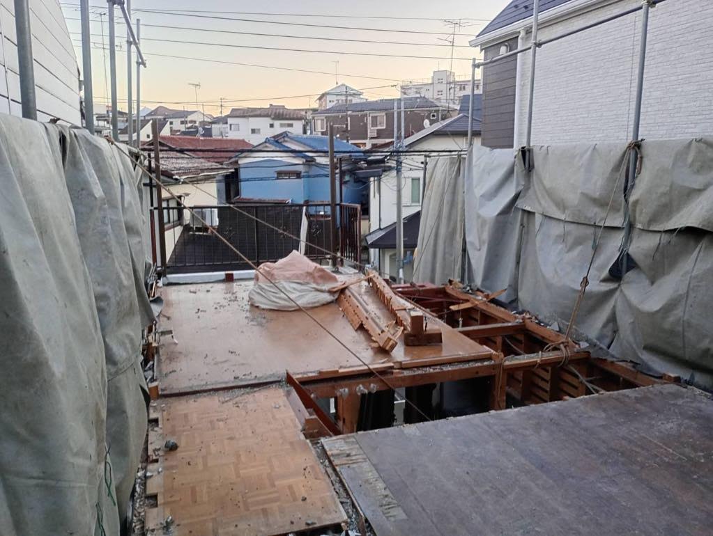 2025/11/01の解体状況：１階手壊し