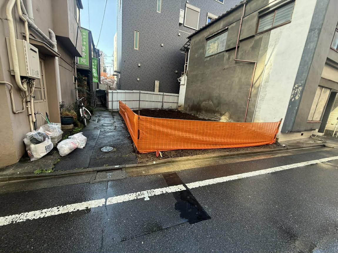 2026/05/25の解体状況：整地完了→立入禁止措置→道路清掃